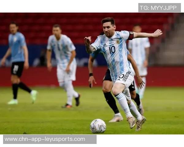 梅西巧妙观察对手防守时机精准助攻展现超凡球技 梅西巧妙观察对手防守时机精准助攻展现超凡球技