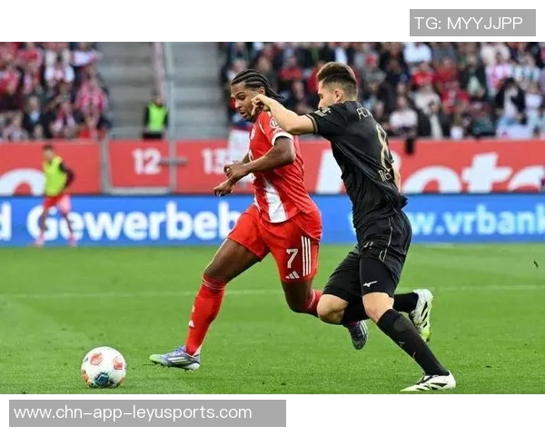 多家英超德甲球队争夺20岁奥格斯堡中场新星科穆尔