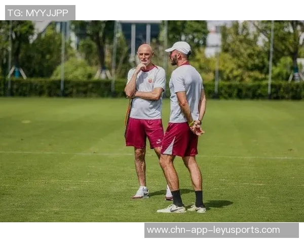 上海海港队提前集结备战训练中中秋节期间不放松全力以赴迎接挑战 上海海港队提前集结备战训练中中秋节期间不放松全力以赴迎接挑战