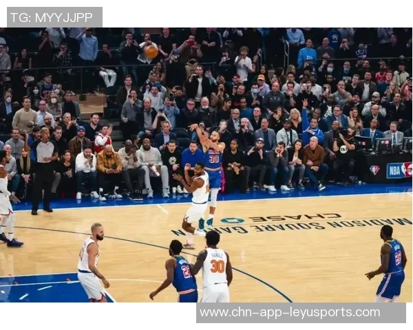 库里分享球鞋广告拍摄趣事并为新款球鞋热情打Call