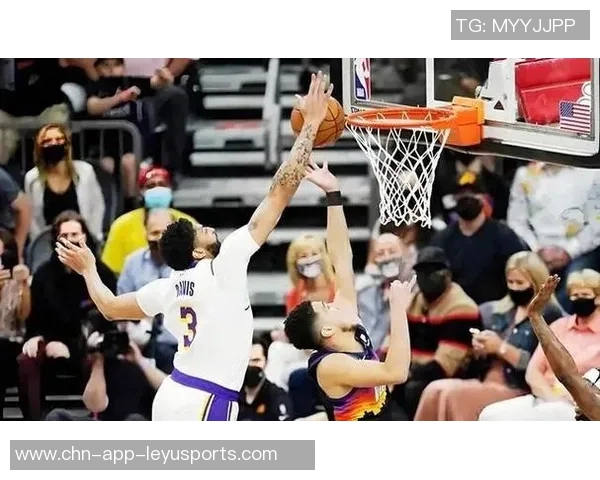 浓眉称赞文班投篮能力认为防守者只能祈祷他失手