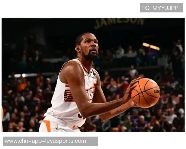 杜兰特强调申京的重要性期待他在内线突破和三分投射中发挥更大作用 杜兰特强调申京的重要性期待他在内线突破和三分投射中发挥更大作用