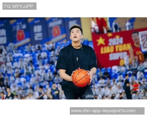 郭艾伦重返训练场广州龙狮迎来熟悉的帅气身影引发球迷热议 郭艾伦重返训练场广州龙狮迎来熟悉的帅气身影引发球迷热议