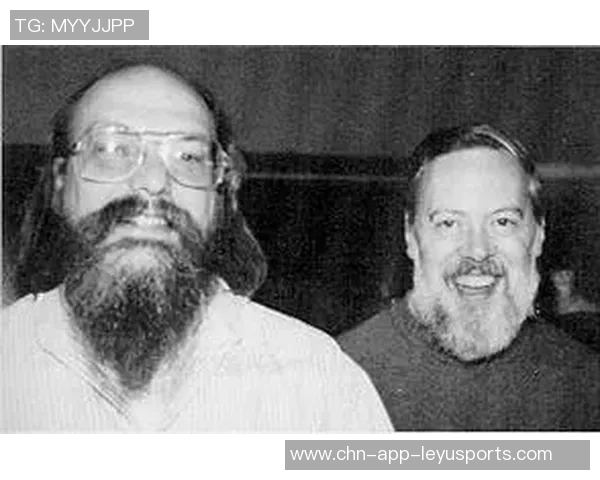 弗里曼防守丹尼斯三分时垫脚被判定为一级恶意犯规引发争议 弗里曼防守丹尼斯三分时垫脚被判定为一级恶意犯规引发争议