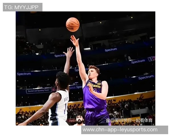 34号秀卡尔克布伦纳表现出色7投5中贡献10分5篮板4盖帽展现即战力