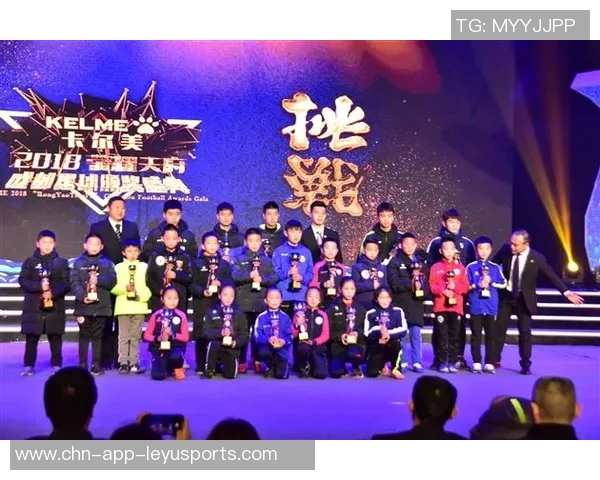 阿贾戴荣获三项大奖四年三冠荣耀无限手套庆祝夺冠游行 阿贾戴荣获三项大奖四年三冠荣耀无限手套庆祝夺冠游行