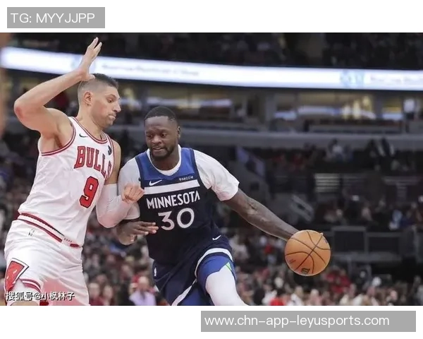 兰德尔三节豪取三双表现出色但失误频繁影响球队表现